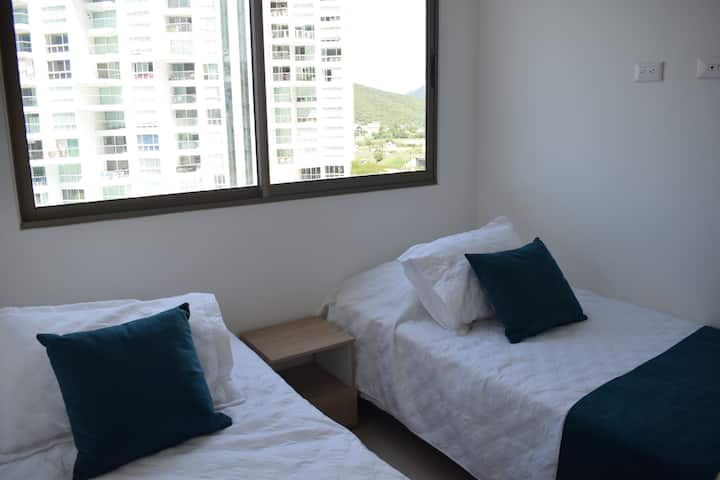 Dhoma # 2: Dy krevate tek. A/C