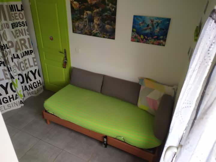 Chumba cha kulala chenye viyoyozi 4, kitanda 1 cha mezzanine (sehemu 1), kitanda 1 cha umeme (sehemu 1) 