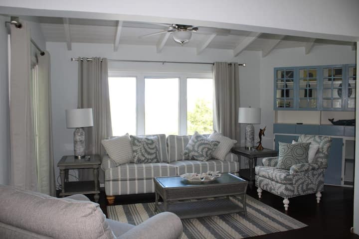 Ზედა სასტუმრო ოთახი