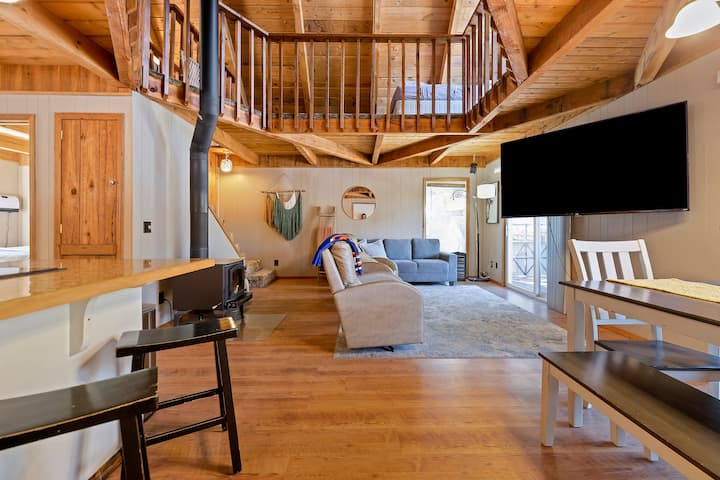 River Front Cabin Retreat - Spacious And Cozy - Garden Valley, ID