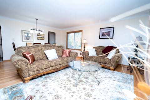 Cozy 5BR Home, Wi-fi, Parking  & free cancelation
