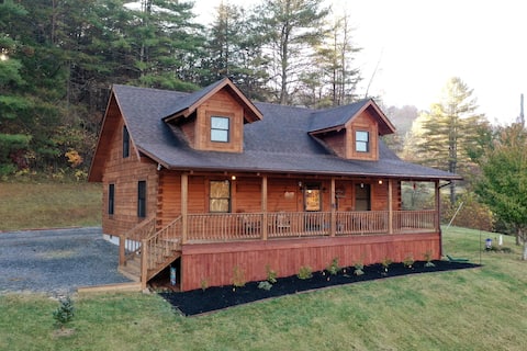 Naked Creek Cabin - Hot Tub - Game Room