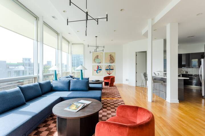 Unique Luxury Fulton Market Penthouse | Sleeps 32 gallery image 2