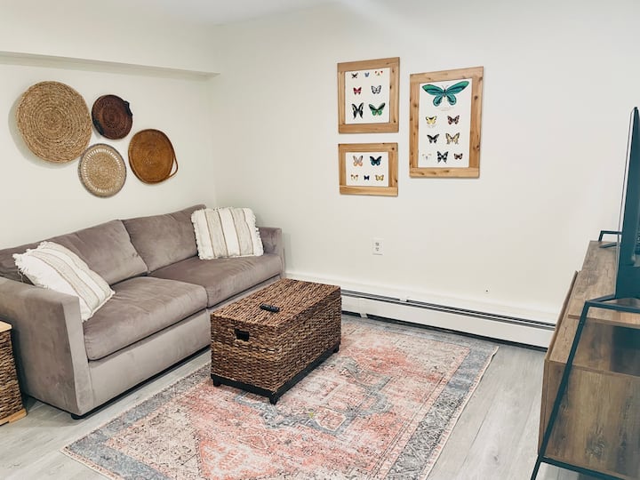 Tranquil Suite On 1.5 Acres Near Town & Beaches - Beverly, MA