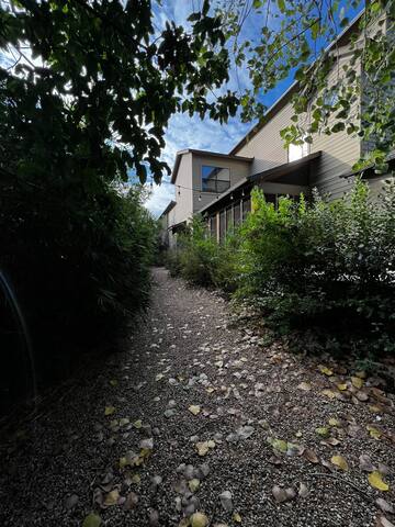 2 bed/ 2.5 bath house +sunroom gallery image 2