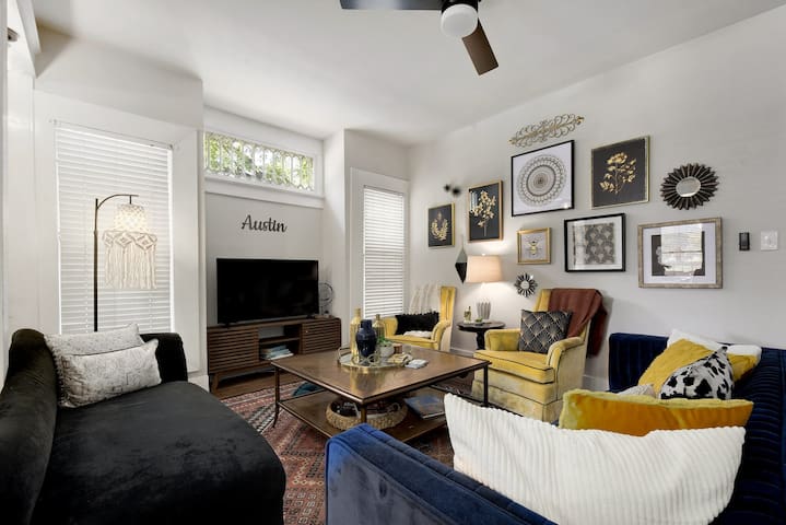 The HydeOut; Cozy+Central Boho Bungalow!