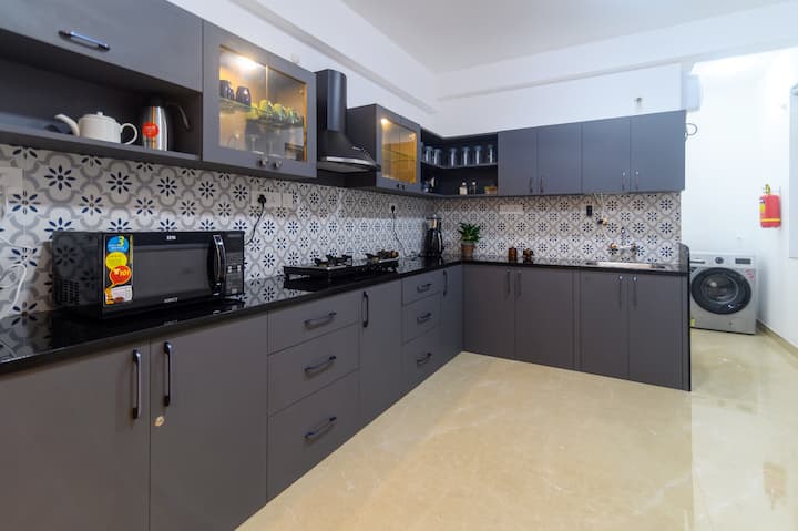 Full kitchen image 1