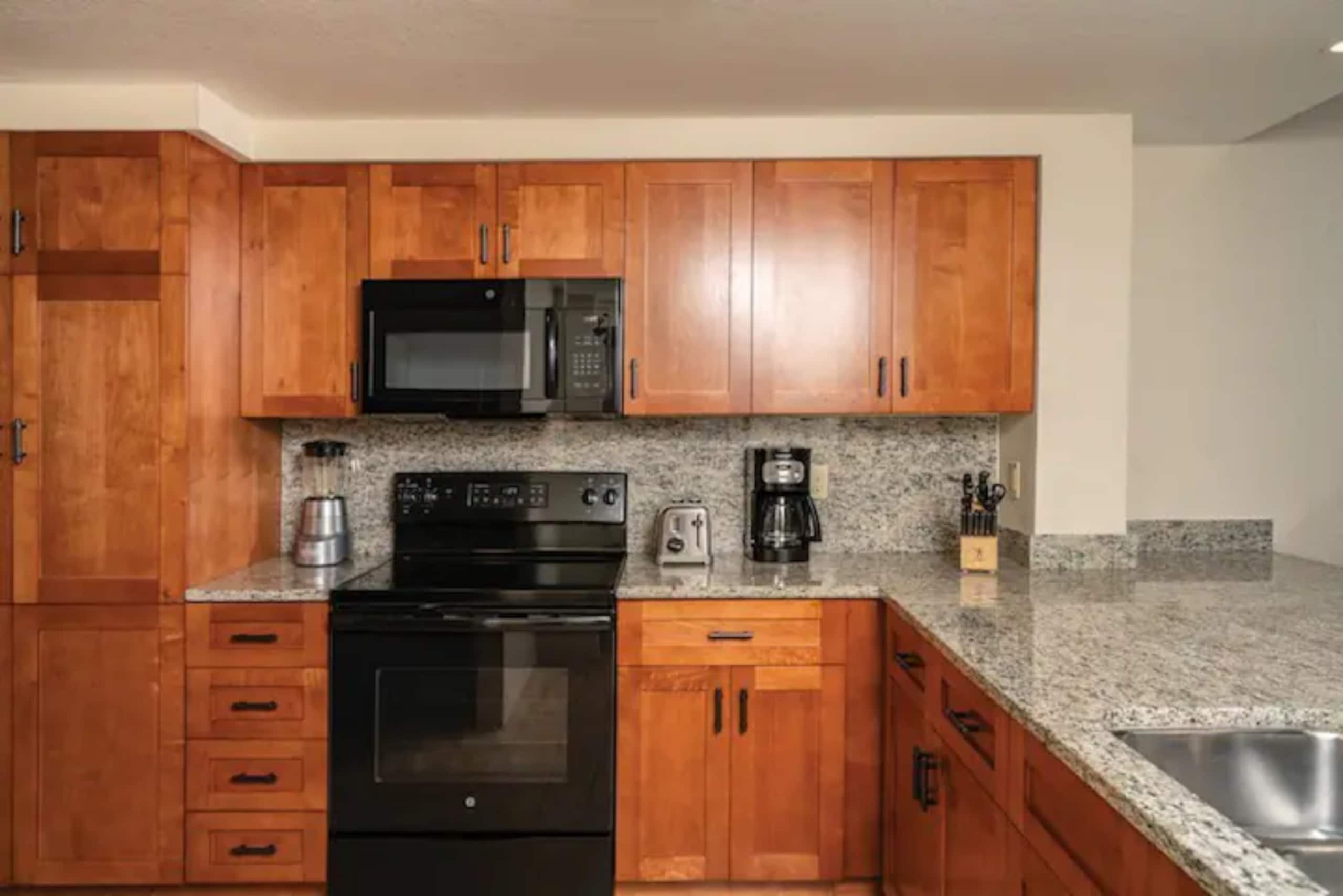 2 Bedroom Suite at Kona Coast Resort - Photo 8