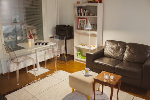 Top Airbnb: Apartment with Great Connections near Airport in Tikkurilan Suuralue
