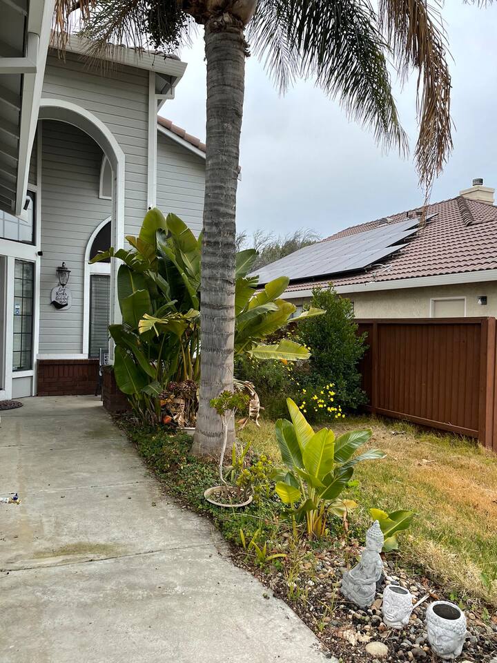 Fall Cozy 1Bedroom with beautiful backyard Houses for Rent in