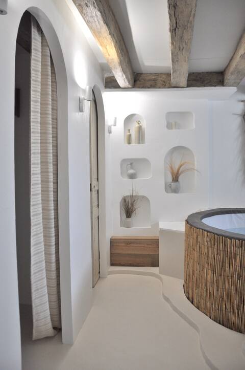 "Lovers' nest" 3-star spa and home theater