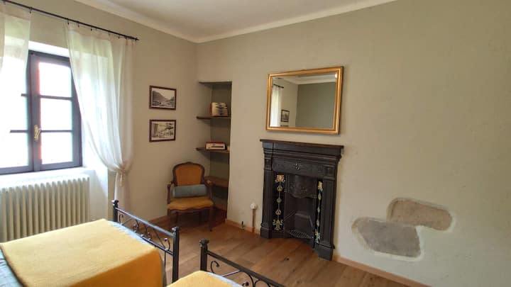 غرفة النوم 2 - "روسينا"، رذاذ بلهجة بيدمونتي.