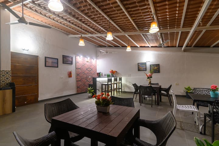 Dining area image 2