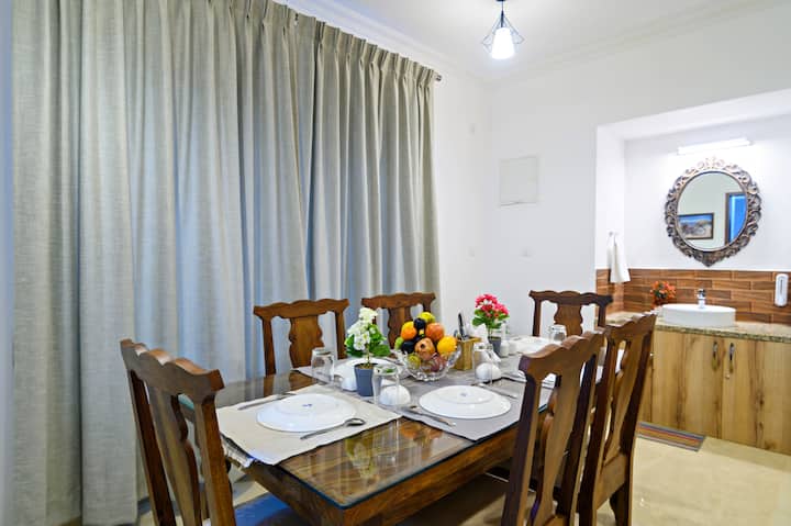 Dining area image 1