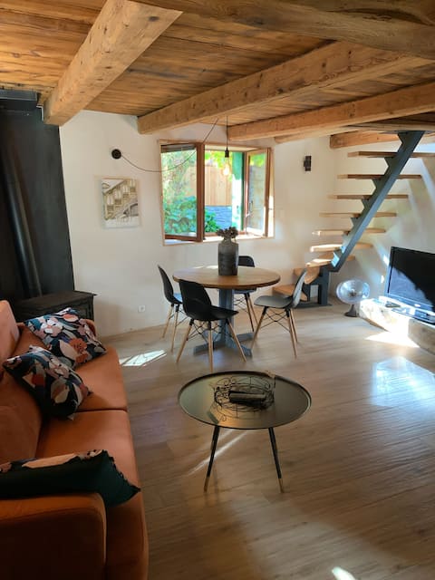 Successful Airbnb property: Cozy apartment in a renovated Savoyard chalet in Bourg Saint Maurice