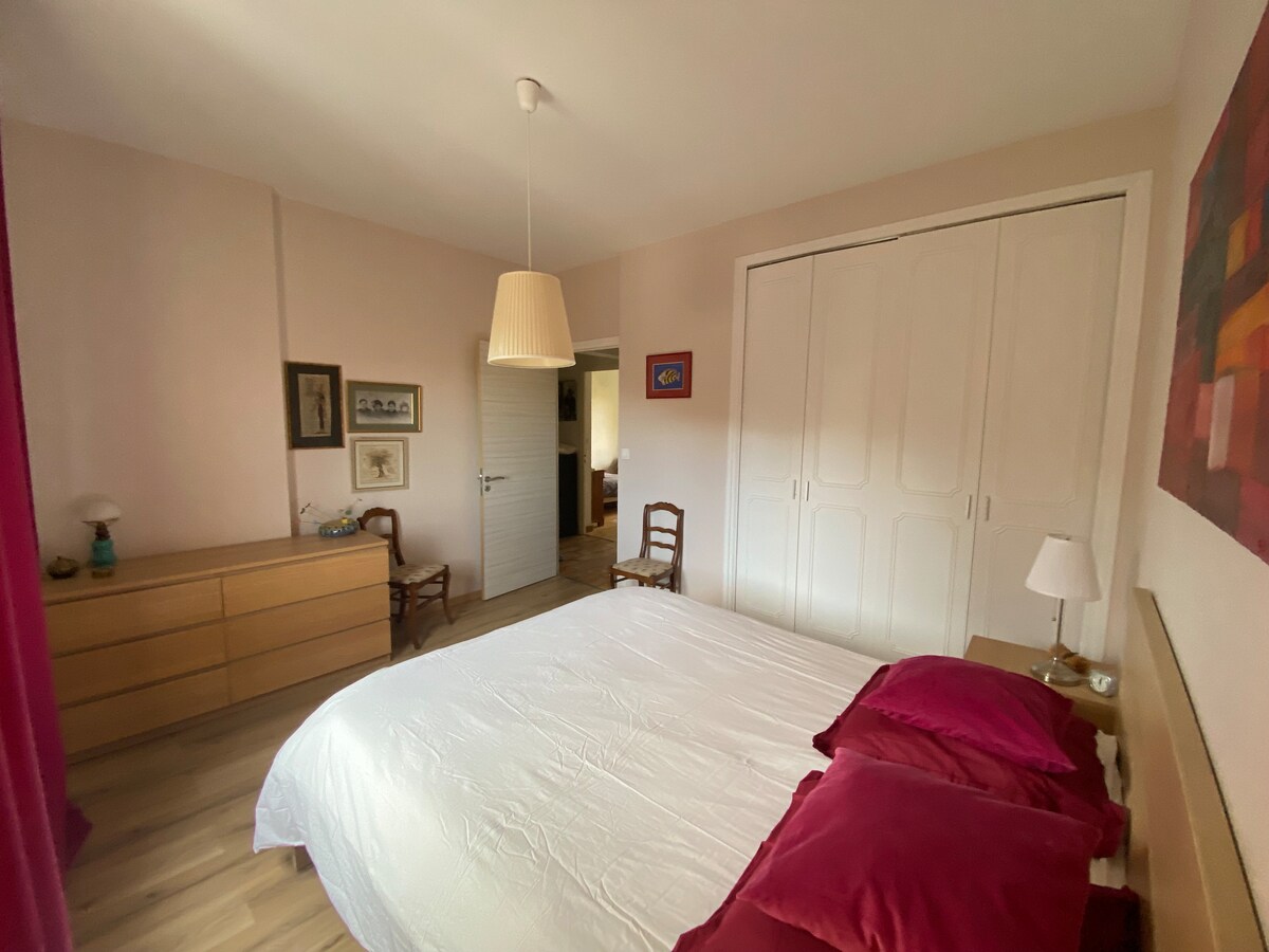 ארונות גדולים בחדר שינה מס '1.