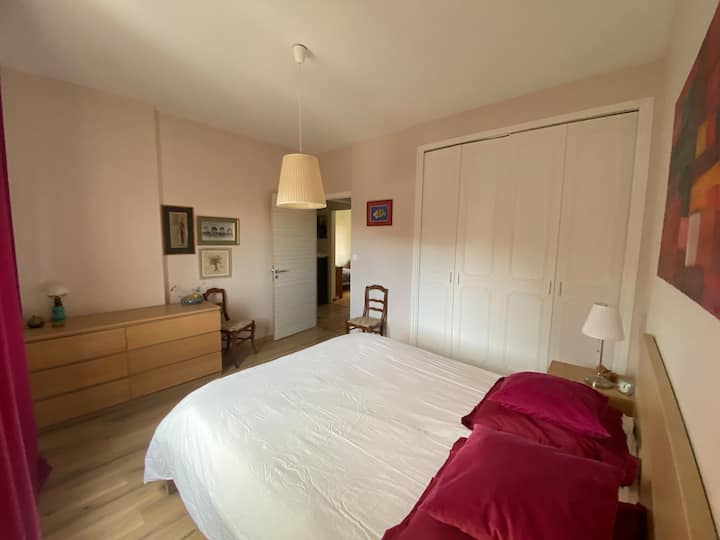 ตู้เสื้อผ้าขนาดใหญ่ในห้องนอน #1