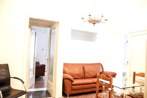 Top Airbnb: Central Athens 3BD Apartment next to Metro Luxury in ΠΛΑΤΕΙΑ ΑΤΤΙΚΗΣ