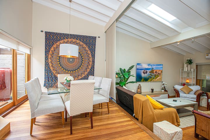 Luxury Retreat Home – 4Bed House – Mins from CBD gallery image 2