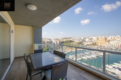 Seafront, designer APT with Private Terrace + WIFI