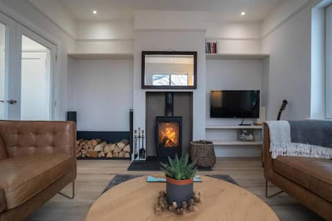 Successful Airbnb property: Beech Cottage your home by the sea. in Ballycastle