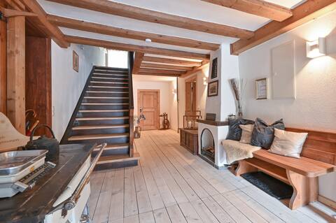 Modern farmhouse for 10 people