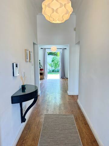 Sunny and Stunning 2 Bedroom Cape Town Home gallery image 2