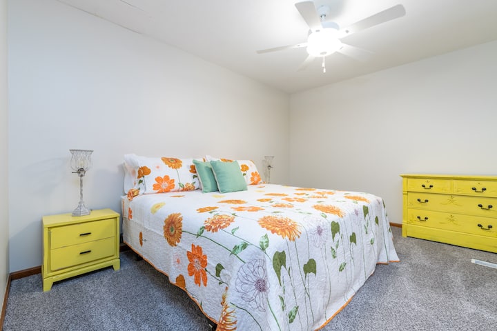 King room with ensuite bathroom.