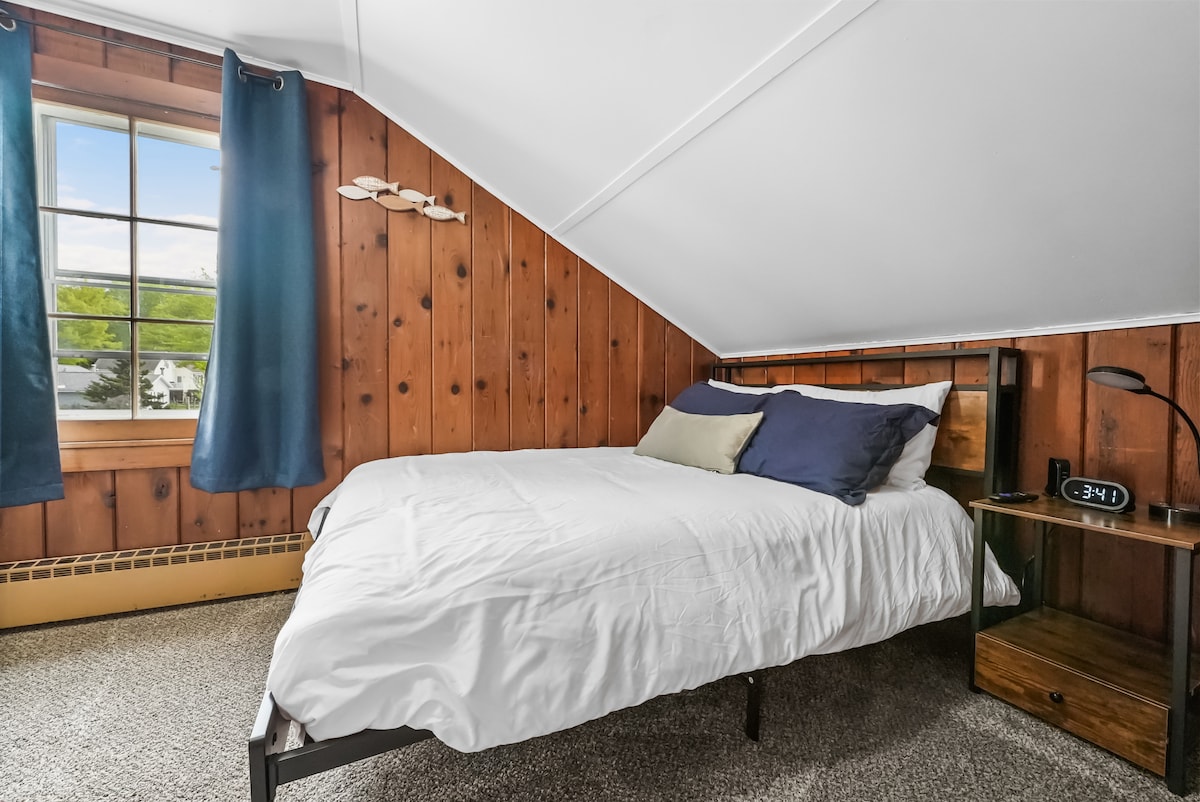 Chumba cha 4 cha kulala kinaangalia sehemu ya Kusini ya Ziwa Mitchell