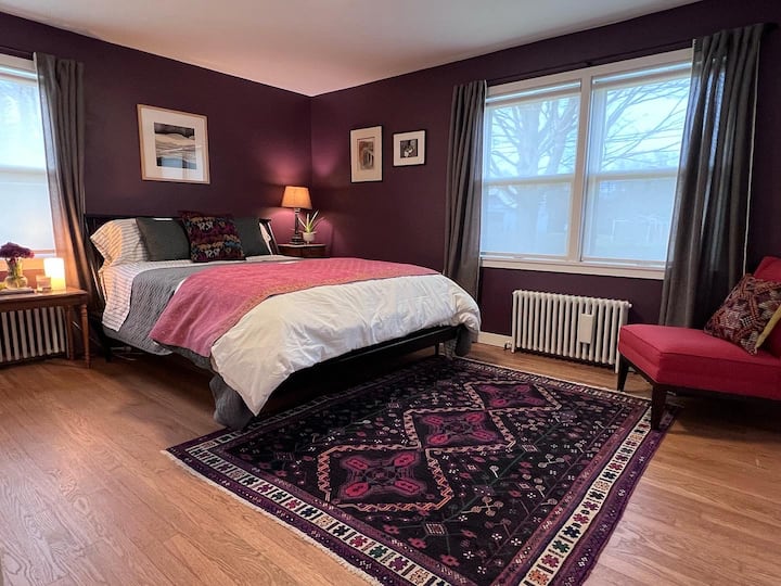 Dormitorio 1, cama tamaño queen.