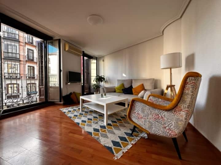 Lovely apartment on Calle Mayor Apartments for Rent in Madrid