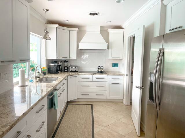 Coconut Alley gallery image 5