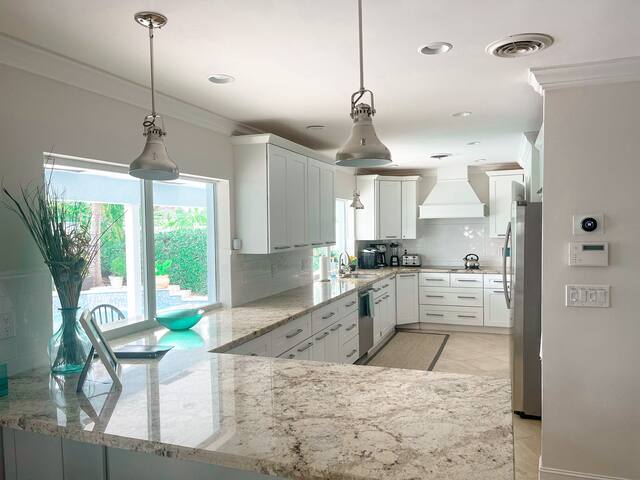 Coconut Alley gallery image 4