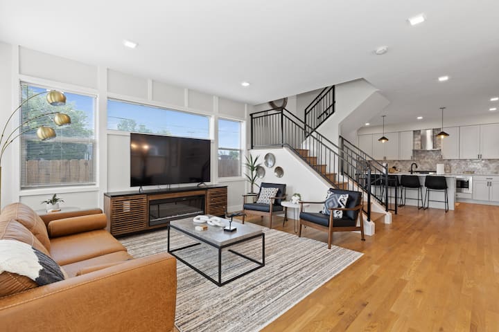 Brand New 5 Bed-5 Bath/Sleeps 10/Denver