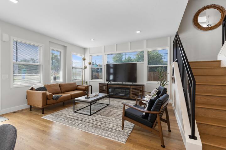 Brand New 5 Bed-5 Bath/Sleeps 10/Denver gallery image 3