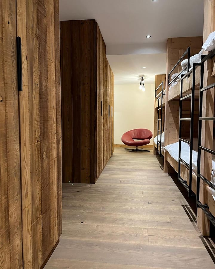 Dormitorio compartido con
6 camas 100x200cm