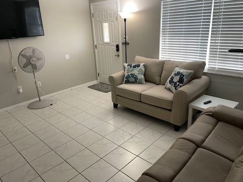 10 Minutes to Universal - Private Home