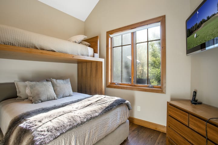 बेडरूम 3 ट्विन/क्वीन