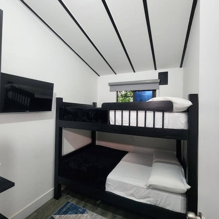 
Ოთახი №8