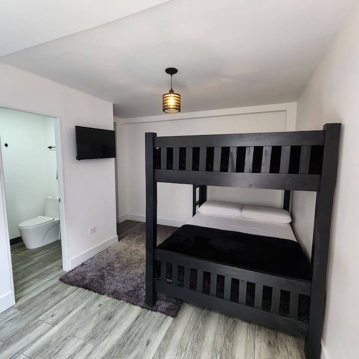 Ოთახი №5 პირველი სართულის ხის სახლი