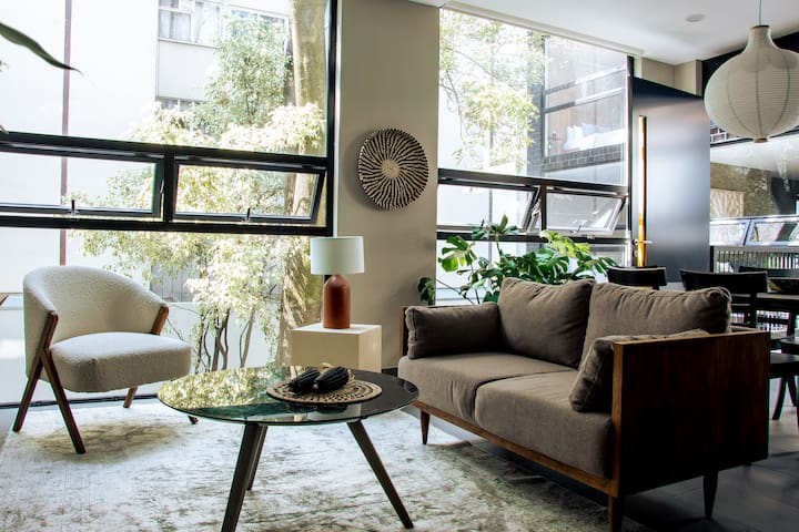 3BR Beautiful Apartment with Great Light