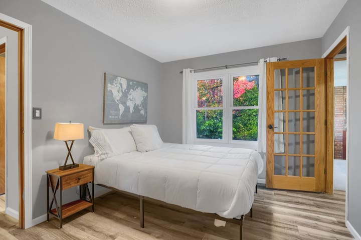 Affordable Spacious home with 6 bedrooms