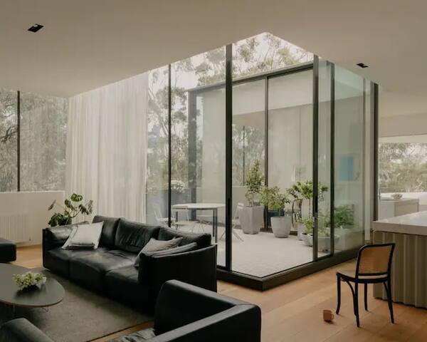 The Napier Apartment | A Fitzroy Penthouse gallery image 3