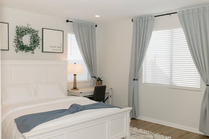Aa- Perris Gem-new 4-bedroom Fully Furnished Home - Perris, CA