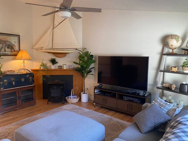 Single Level, Modern, Clean 3 Bdrm 2 Bath Property gallery image 2