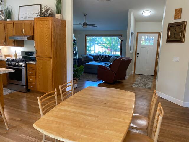 Single Level, Modern, Clean 3 Bdrm 2 Bath Property gallery image 4