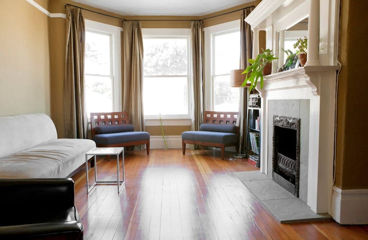 Castro gem! Top floor condo with amazing views