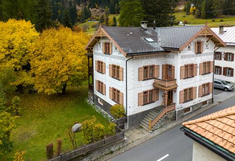 Historic 6-bedroom luxury loft for 12-15 guests