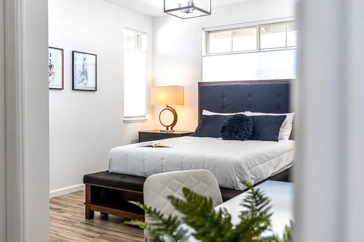 Oahu Perfect Vacation •Pool, Near Beach, Sleeps 14 gallery image 3