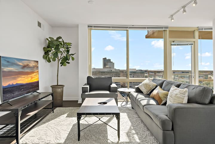 Unique Collection | Luxury | Tysons | Rooftop Pool